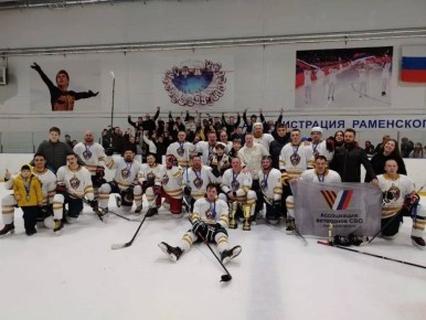 Сегодня наши хоккеисты из команды «Альфа-Патриот» устроили настоящую битву на льду!