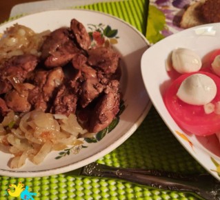 Куриная печень с луком: простой и вкусный способ приготовления