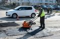 В Серпухове продолжается локальный ямочный ремонт дорог