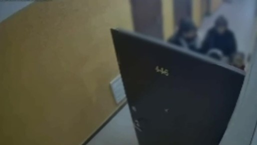 26 человек в однушке: в подмосковных Мытищах хозяин квартиры сдал свою жилплощадь посуточно, думая, что принимает двоих туристов