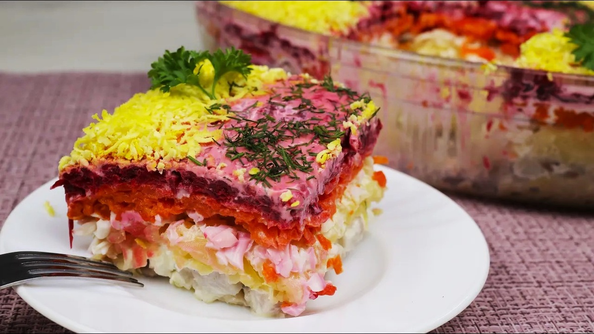 Селедка под шубой: как классический салат стал неотъемлемой частью русского праздника