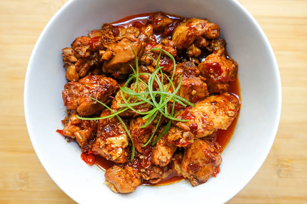 Гуйчжоуская курица в густом красном соусе: спокойное объяснение ароматного дуэта пасты и тушения