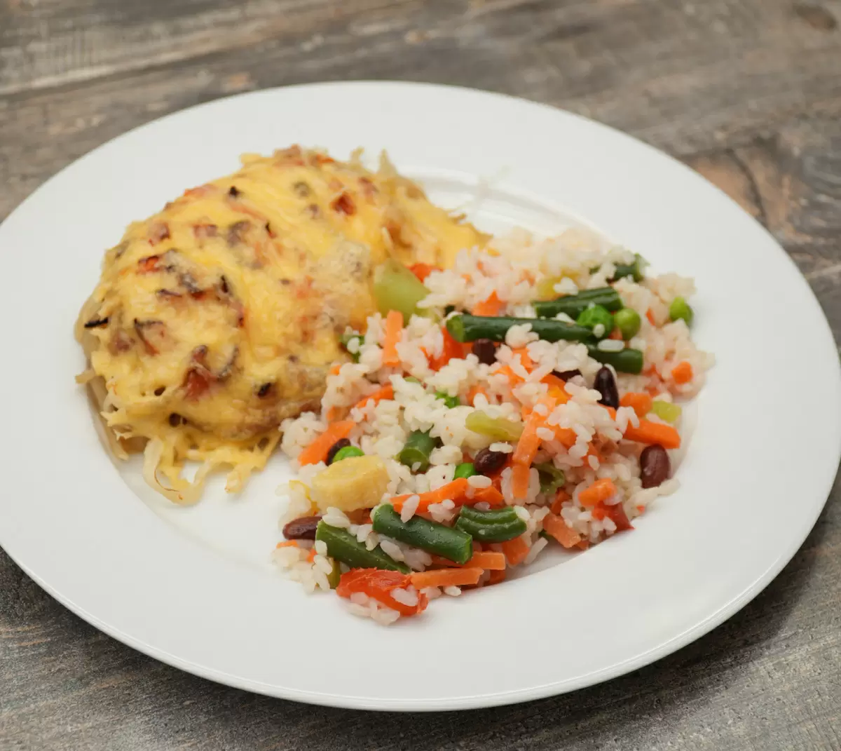 Сочное мясо под сырной корочкой: быстро и вкусно