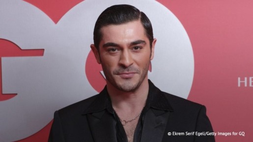 Турецкий актер Бурак Дениз, получивший широкую известность благодаря картине "Королева ночи", задержан в Стамбуле в рамках антинаркотической операции полиции, сообщает Habertrk TV