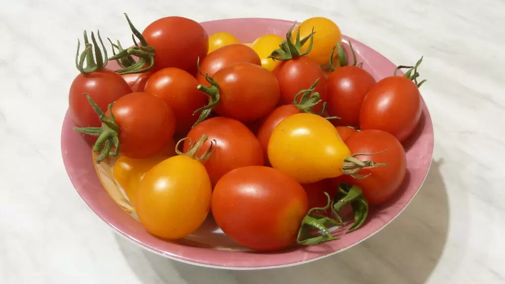 Консервация помидоров в собственном соку: идеальный рецепт без уксуса