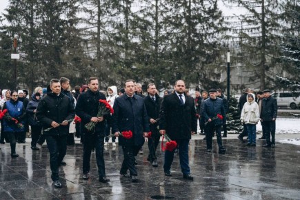 Андрей Булгаков: В преддверии Дня космонавтики возложили цветы к памятнику Юрия Алексеевича Гагарина в Звёздном городке