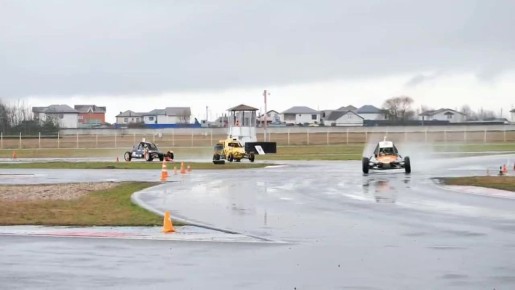 Владимир Волков: Скорость и рёв моторов - летний гоночный сезон открылся в эти выходные в Люберцах