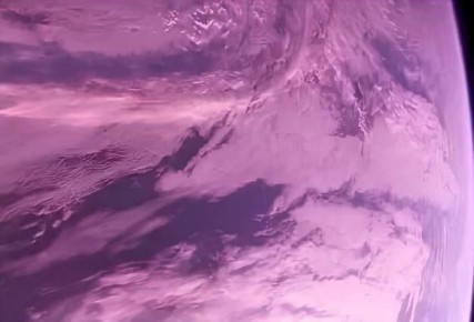 Осторожно, красивые кадры: школьники из Подмосковья сняли космос на собственный спутник