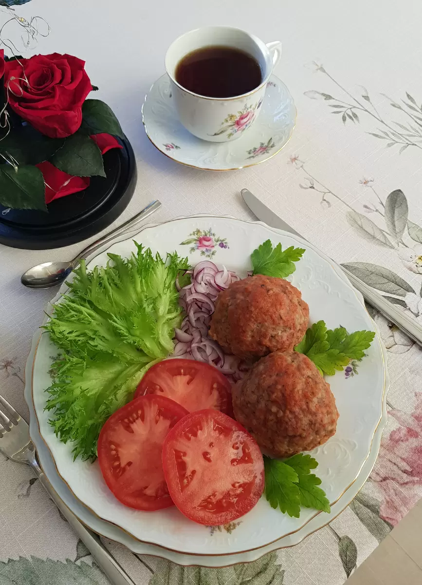 Нежные тефтели в томатном соусе