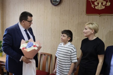 Депутат Мособлдумы Андрей Голубев поздравил с днём рождения сына погибшего защитника Отечества