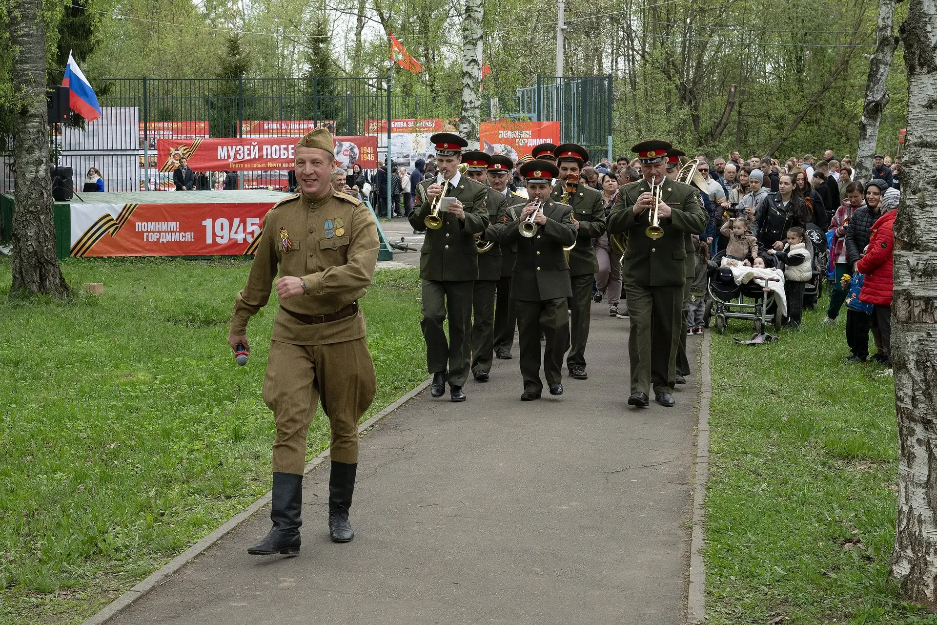 День Победы в «Берёзовой роще» отметили разноцветным салютом День Победы в «Берёзовой роще» отметили разноцветным салютом