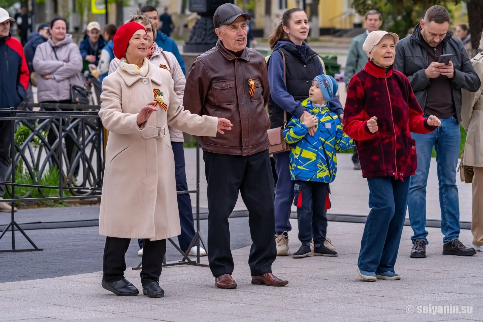 В Ступино на сцене перед Дворцом культуры прошел праздничный концерт в честь 81-й годовщины Победы В Ступино на сцене перед Дворцом культуры прошел праздничный концерт в честь 81-й годовщины Победы