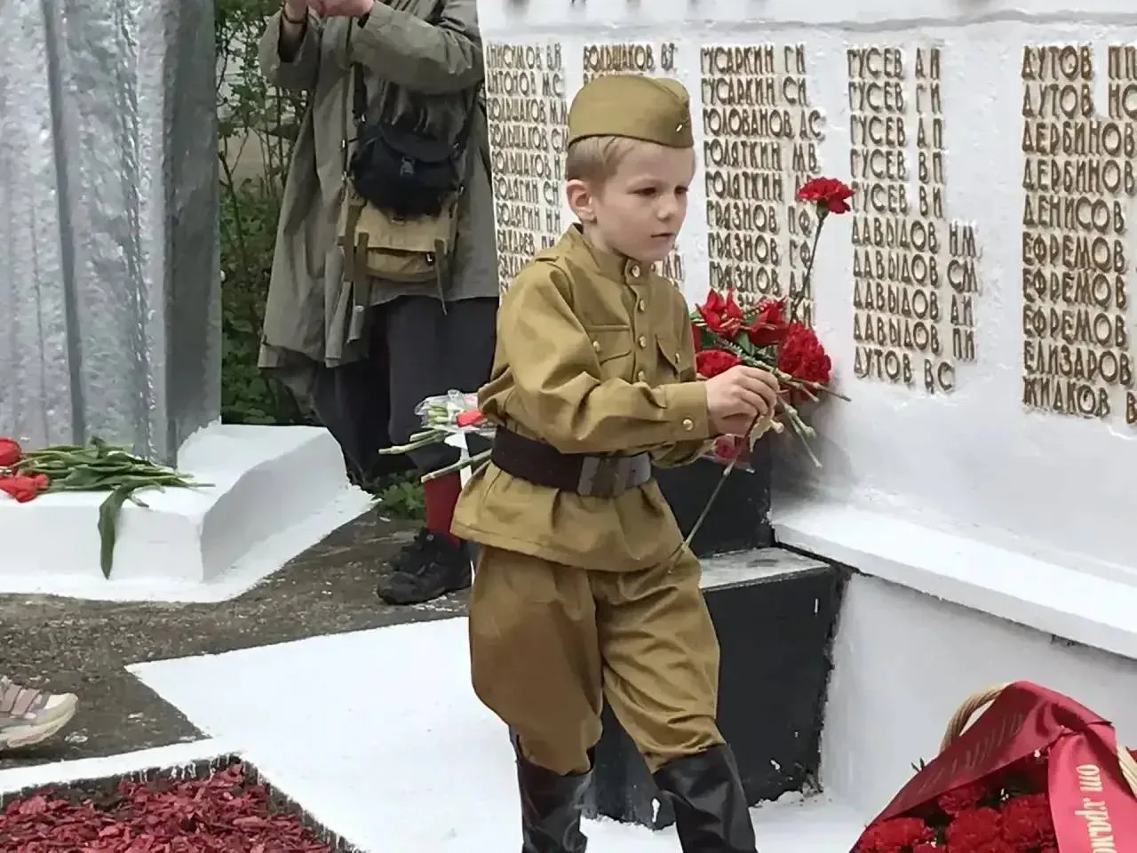 Торжественные мероприятия, приуроченные ко Дню Победы, прошли во всех без исключения территориях округа Торжественные мероприятия, приуроченные ко Дню Победы, прошли во всех без исключения территориях округа