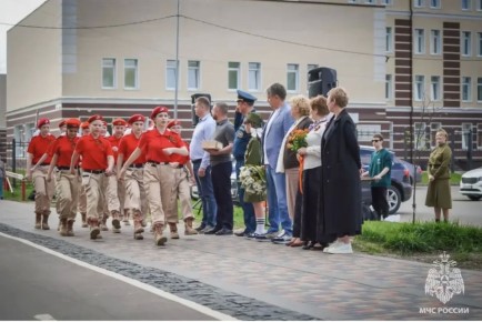 Сотрудники МЧС России и юнармейцы поздравили 102-летнего ветерана Великой Отечественной войны Зою Никаноровну Бакунову