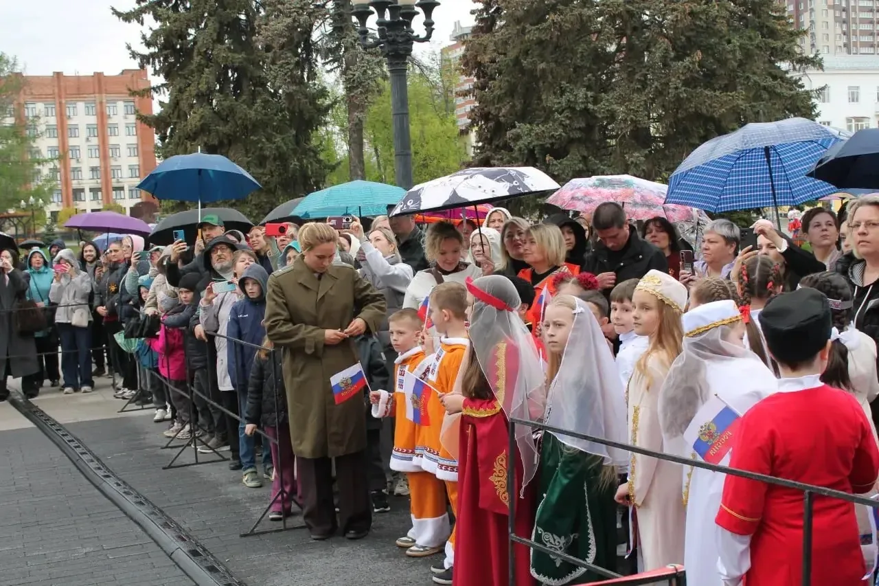 В Ступино на сцене перед Дворцом культуры прошел праздничный концерт в честь 81-й годовщины Победы В Ступино на сцене перед Дворцом культуры прошел праздничный концерт в честь 81-й годовщины Победы