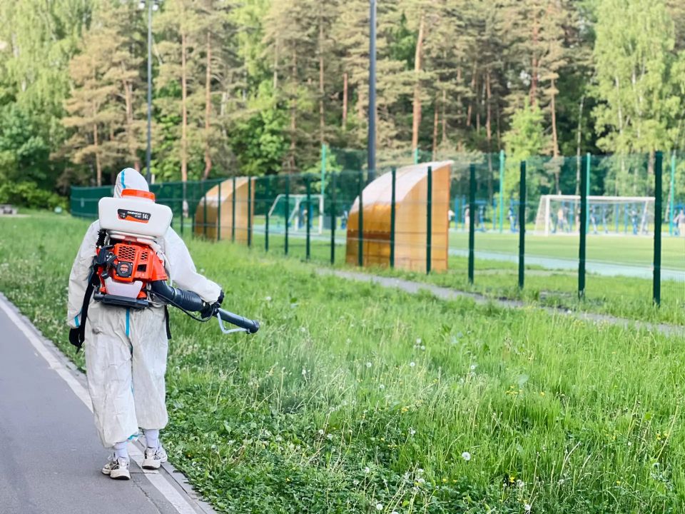 Обработка от клещей началась в парках Балашихи