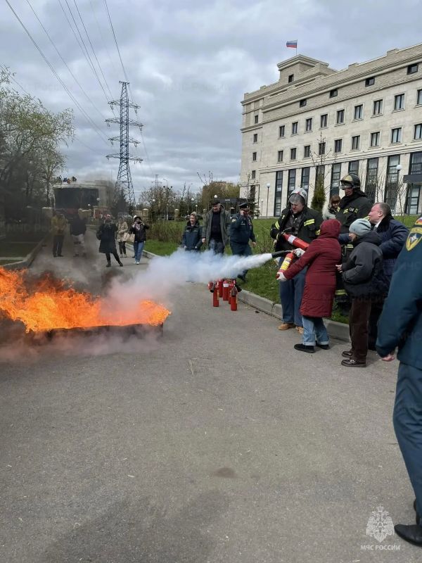 В Российском государственном архиве кинофотофонодокументов прошла тренировка по эвакуации В Российском государственном архиве кинофотофонодокументов прошла тренировка по эвакуации