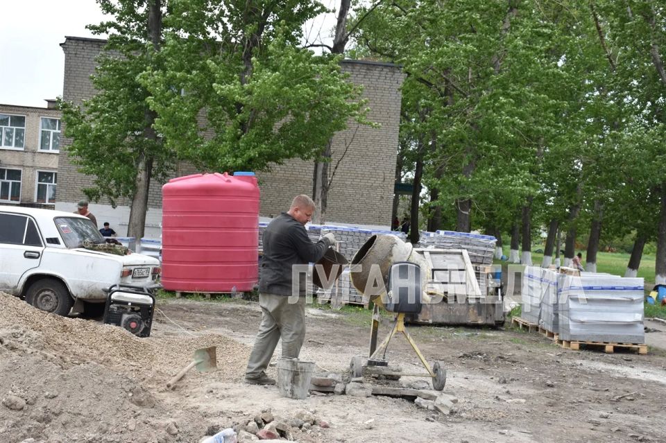 Масштабные работы по благоустройству общественной территории начались на улице Чехова в районе Ровеньковской школы № 6 им. полковника О. В. Анащенко Масштабные работы по благоустройству общественной территории начались на улице Чехова в районе Ровеньковской школы № 6 им. полковника О. В. Анащенко