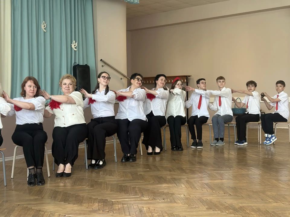 Ложкари играть начнут – ноги сами в пляс пойдут: в школе Химок провели концерт русской народной музыки Ложкари играть начнут – ноги сами в пляс пойдут: в школе Химок провели концерт русской народной музыки