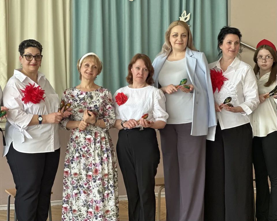 Ложкари играть начнут – ноги сами в пляс пойдут: в школе Химок провели концерт русской народной музыки Ложкари играть начнут – ноги сами в пляс пойдут: в школе Химок провели концерт русской народной музыки