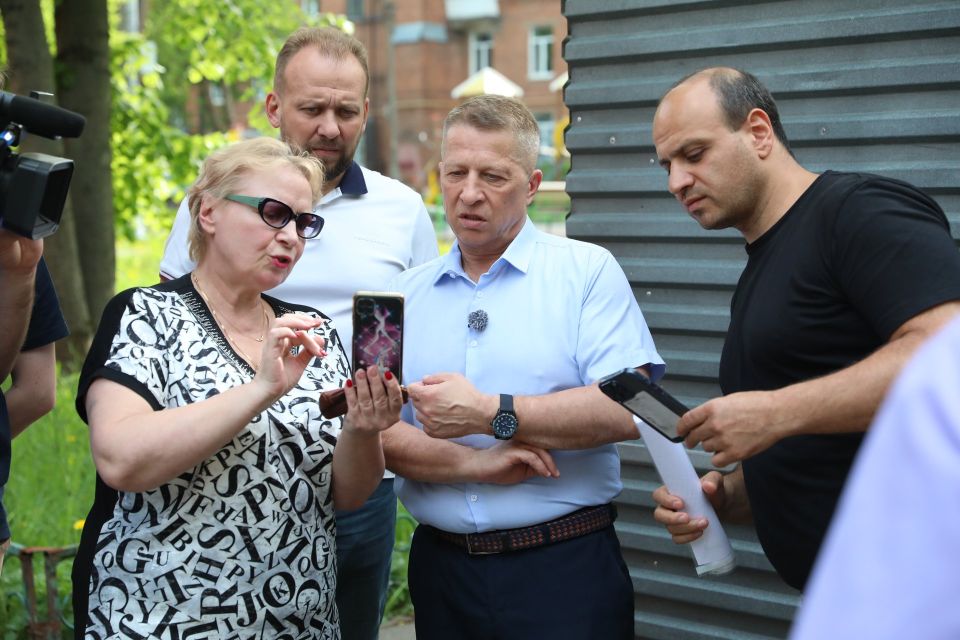 Глава Долгопрудного проинспектировал ход ремонта МКД и локации, нуждающиеся в благоустройстве Глава Долгопрудного проинспектировал ход ремонта МКД и локации, нуждающиеся в благоустройстве
