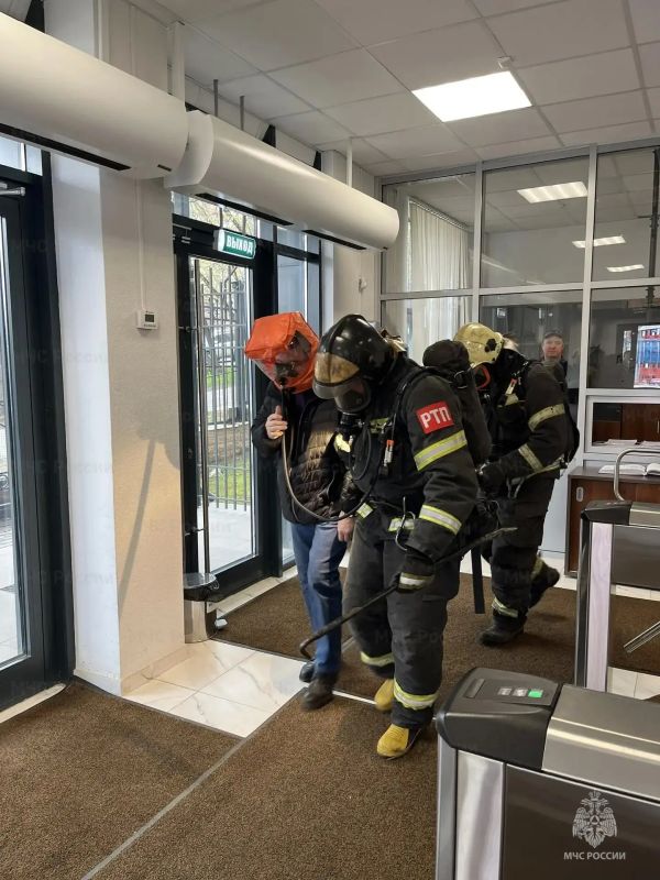 В Российском государственном архиве кинофотофонодокументов прошла тренировка по эвакуации В Российском государственном архиве кинофотофонодокументов прошла тренировка по эвакуации