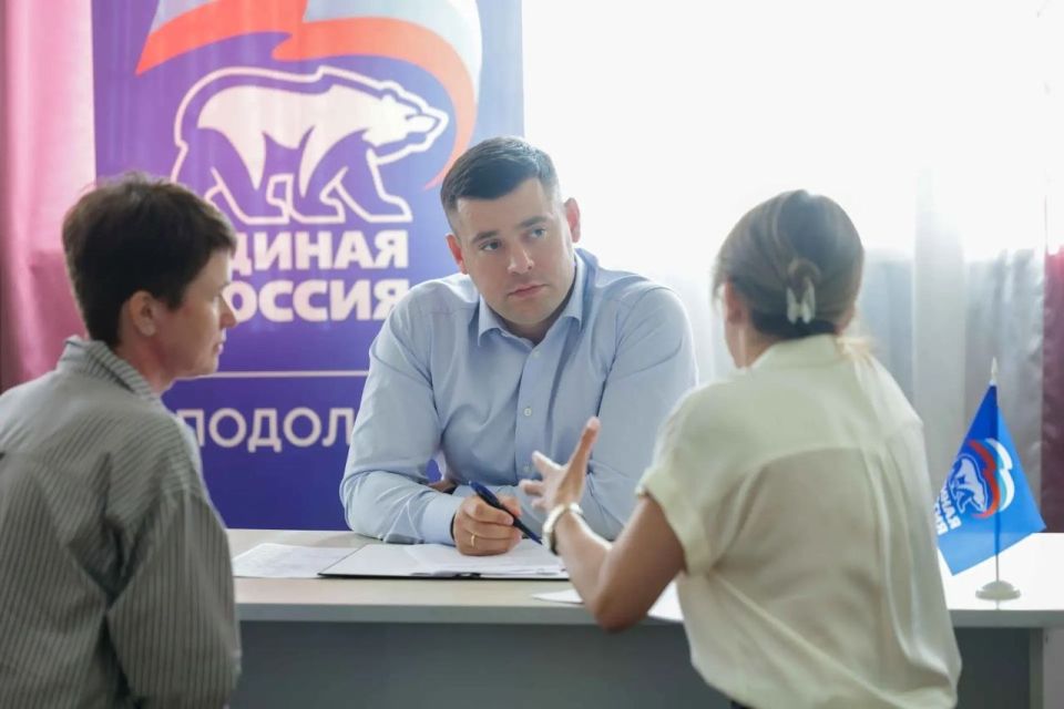 Григорий Артамонов: Выездную администрацию сегодня провёл в микрорайоне Красная Горка