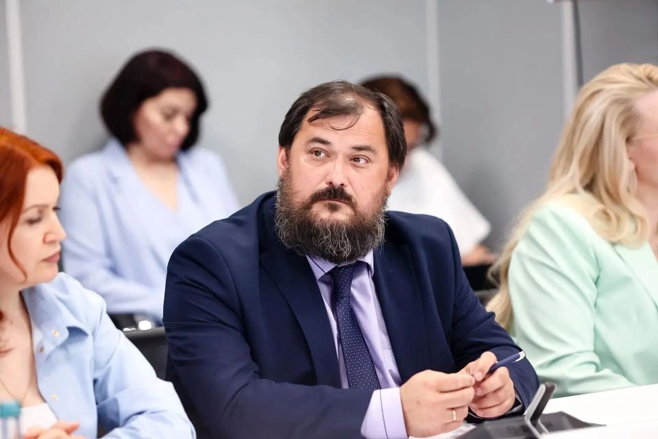 Дмитрий Волков: Вместе с председателем Мособлдумы, секретарем Московского областного регионального отделения Партии «Единая Россия» Игорем Юрьевичем Брынцаловым, депутатом Госдумы РФ Сергеем Владимировичем Колуновым... Дмитрий Волков: Вместе с председателем Мособлдумы, секретарем Московского областного регионального отделения Партии «Единая Россия» Игорем Юрьевичем Брынцаловым, депутатом Госдумы РФ Сергеем Владимировичем Колуновым...