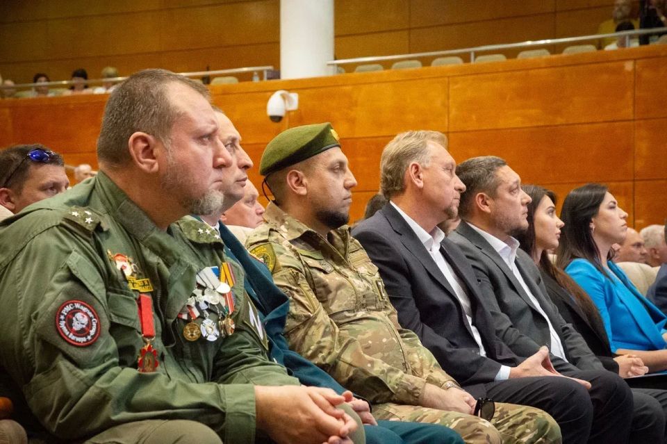 Александр Гречищев: Сегодня встречались в Коломне с коллегами-однопартийцами из Воскресенска, Зарайска, Каширы, Серебряных Прудов и Луховиц Александр Гречищев: Сегодня встречались в Коломне с коллегами-однопартийцами из Воскресенска, Зарайска, Каширы, Серебряных Прудов и Луховиц