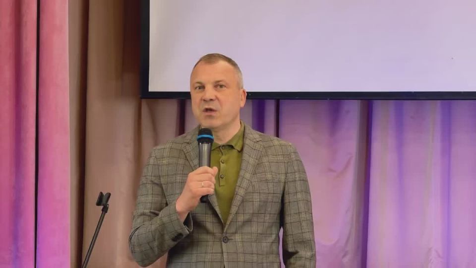 Евгений Попов: Полный зал старшеклассников школы № 1619 имени М. И. Цветаевой в Строгино