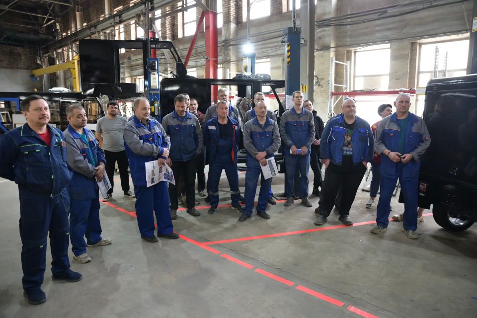Депутат Госдумы Денис Кравченко оценил новые электромобили и коммунальную технику дмитровского завода «Конкордия» Депутат Госдумы Денис Кравченко оценил новые электромобили и коммунальную технику дмитровского завода «Конкордия»