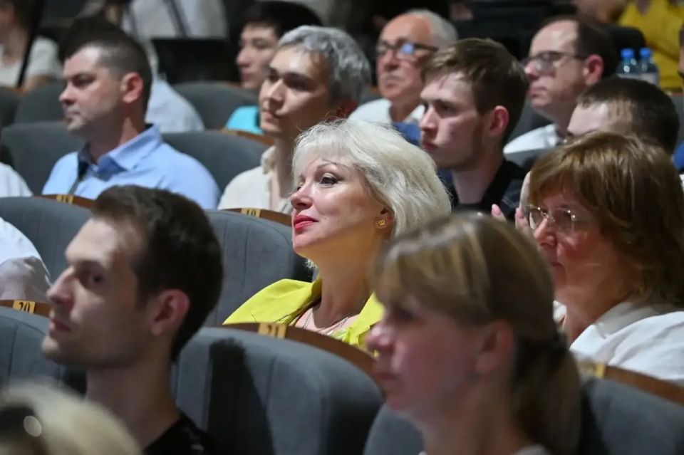 Председатель Мособлдумы и глава Балашихи поздравили сотрудников авиакорпорации "Рубин" с 80-летием предприятия Председатель Мособлдумы и глава Балашихи поздравили сотрудников авиакорпорации "Рубин" с 80-летием предприятия