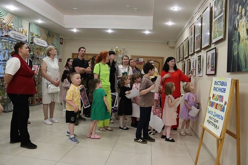 Во Дворце культуры «Юбилейный» прошло открытое занятие «Краски весны» для самых маленьких воспитанников студии изобразительного искусства «Кисточка» Во Дворце культуры «Юбилейный» прошло открытое занятие «Краски весны» для самых маленьких воспитанников студии изобразительного искусства «Кисточка»