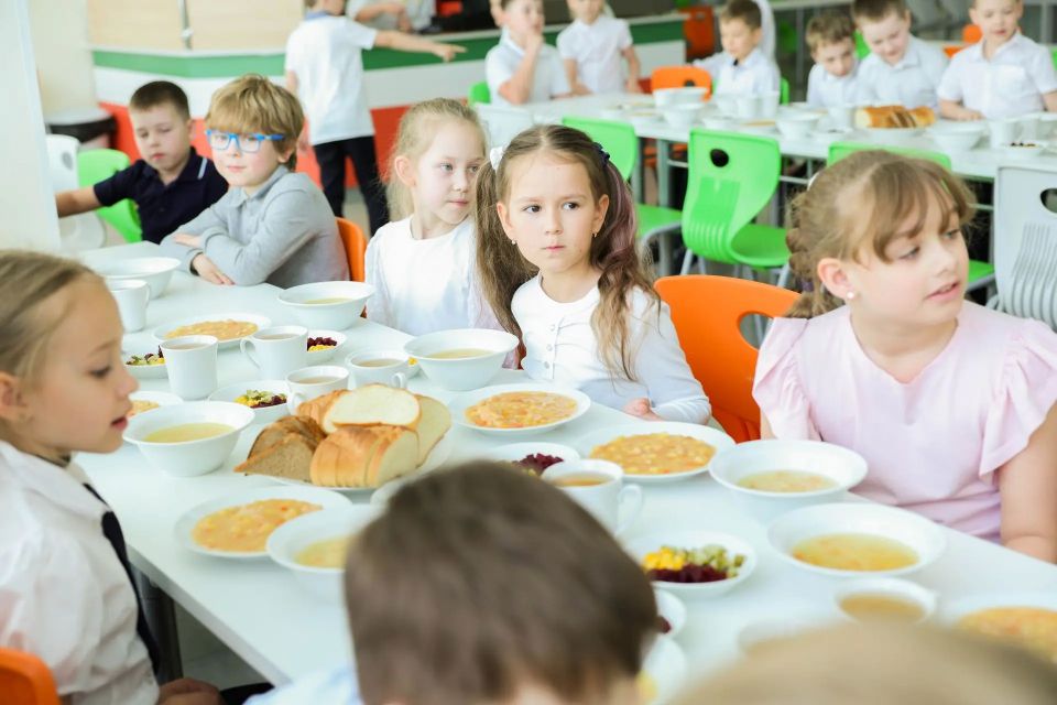 Школьное питание в фокусе: в Мытищах проверили как кормят школьников Школьное питание в фокусе: в Мытищах проверили как кормят школьников