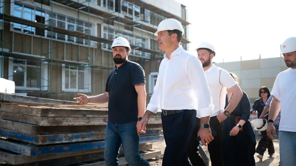 Владимир Волков: Продолжаем обновлять корпус гимназии №5 «Интеллект» в Дзержинском Владимир Волков: Продолжаем обновлять корпус гимназии №5 «Интеллект» в Дзержинском