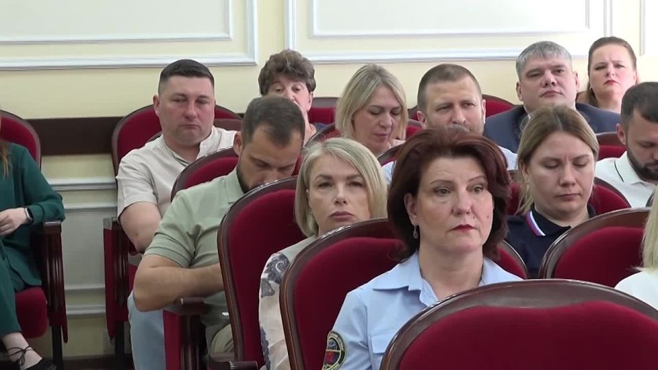 Сергей Мужальских: Капитальные ремонты социальных объектов, подготовка к государственной итоговой аттестации, вопросы безопасности на дорогах и оперативная обстановка в округе — эти темы стали основными на еженедельном...