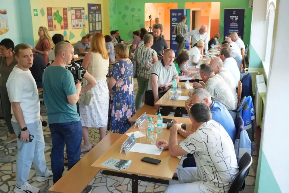 Сегодня с командой администрации работали в поселке Богородское в формате «Выездной администрации» Сегодня с командой администрации работали в поселке Богородское в формате «Выездной администрации»