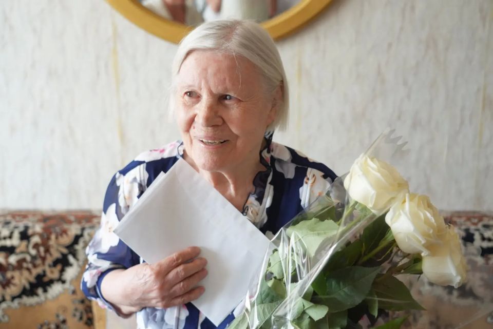 Сегодня мы поздравили с 88-летием удивительную женщину Зинаиду Васильевну Короткову Сегодня мы поздравили с 88-летием удивительную женщину Зинаиду Васильевну Короткову