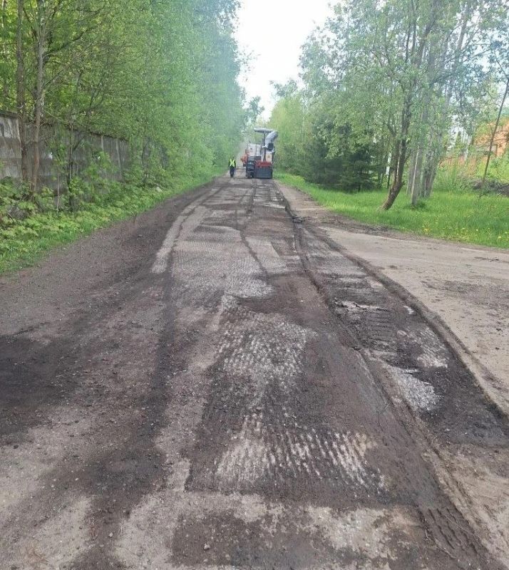 В селе Красный Путь приступили к обустройству участка дороги от дома №1 до дома №42 на улице Мира В селе Красный Путь приступили к обустройству участка дороги от дома №1 до дома №42 на улице Мира