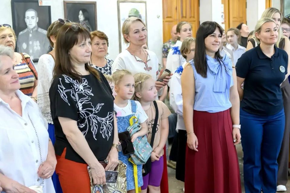 В ДК «Металлург» торжественно открылась выставка портретов участников специальной военной операции В ДК «Металлург» торжественно открылась выставка портретов участников специальной военной операции
