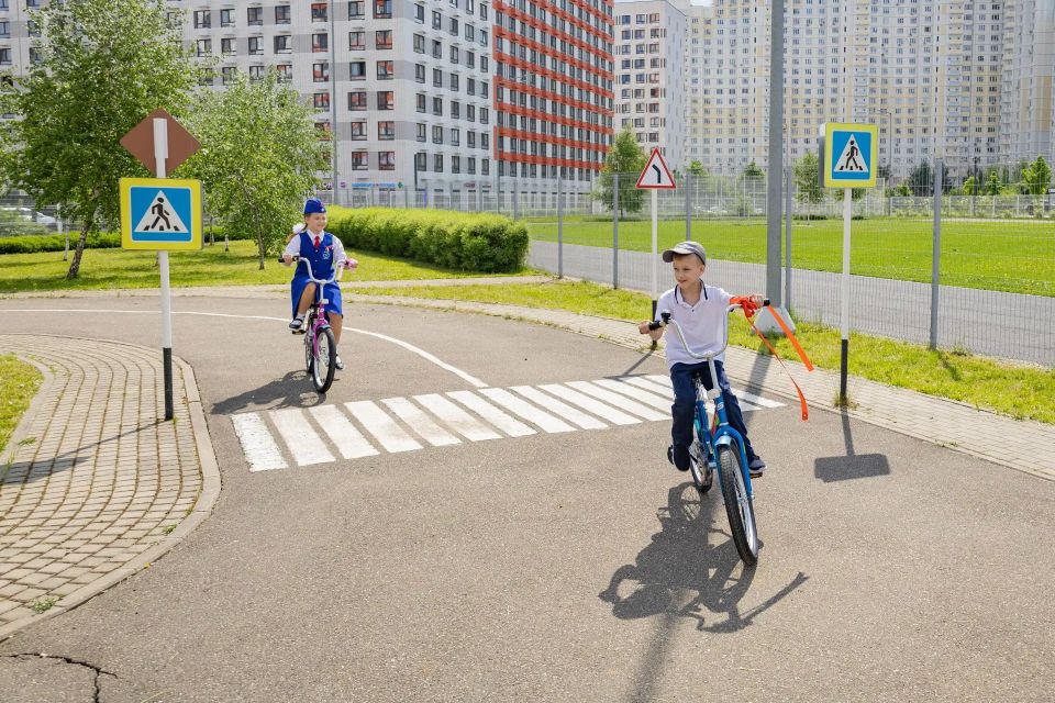 Велосипеды за успехи: юные инспекторы получили подарки Велосипеды за успехи: юные инспекторы получили подарки