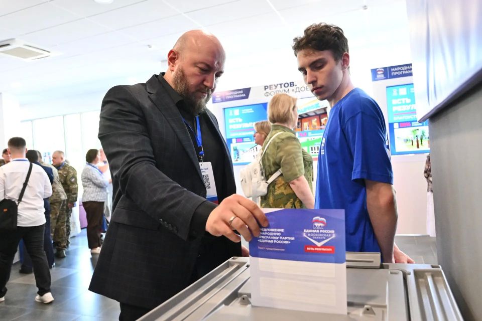 Жители Реутова внесли 2 тысячи наказов в новую народную программу «Единой России» Жители Реутова внесли 2 тысячи наказов в новую народную программу «Единой России»