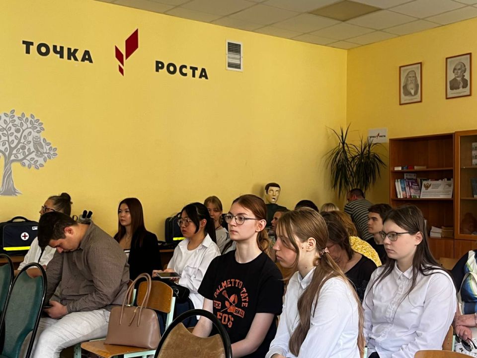 В стенах Ильинской школы №25 в формате открытого диалога провели профориентационный «Здравчас» В стенах Ильинской школы №25 в формате открытого диалога провели профориентационный «Здравчас»