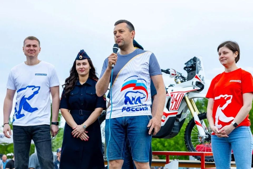 Рев моторов и клубы пыли в воздухе! Рев моторов и клубы пыли в воздухе!