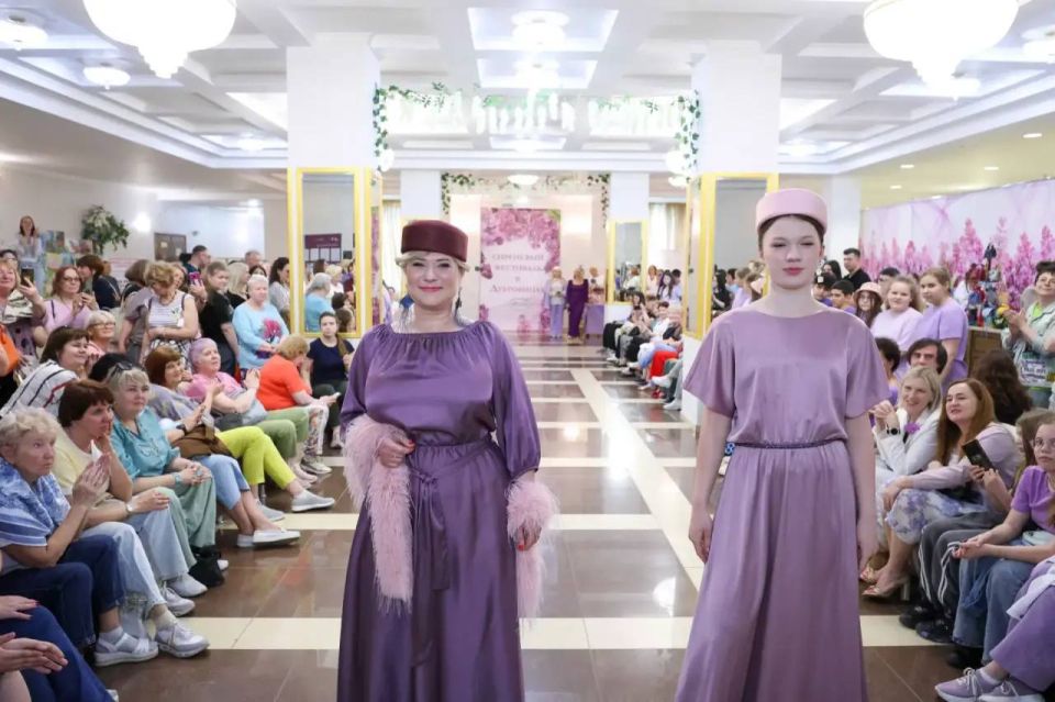 В Дубровицах в рамках «Сиреневого фестиваля» состоялся «Красивый выход» и «Модный приговор» В Дубровицах в рамках «Сиреневого фестиваля» состоялся «Красивый выход» и «Модный приговор»