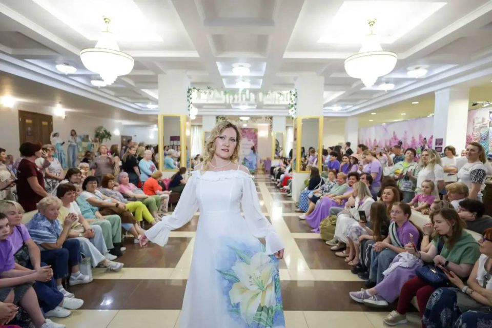 В Дубровицах в рамках «Сиреневого фестиваля» состоялся «Красивый выход» и «Модный приговор» В Дубровицах в рамках «Сиреневого фестиваля» состоялся «Красивый выход» и «Модный приговор»