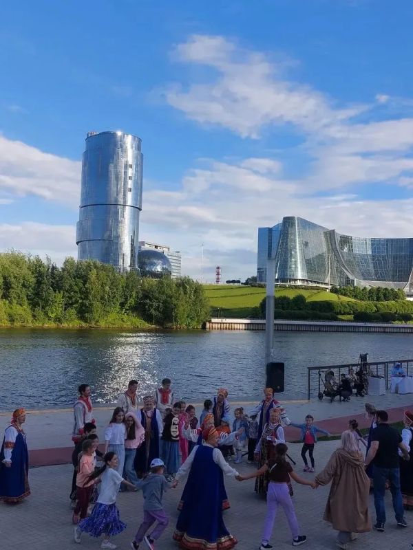 #ПрямоСейчас на Живописной набережной в Павшинской пойме проходит мероприятие «Летний вечер у реки» #ПрямоСейчас на Живописной набережной в Павшинской пойме проходит мероприятие «Летний вечер у реки»