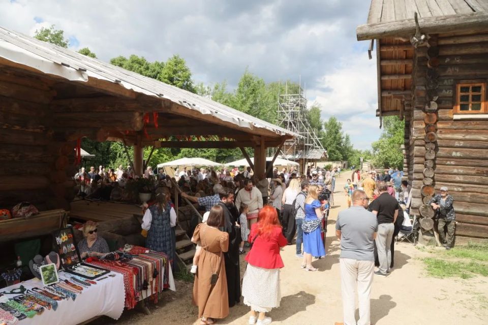 Сегодня в нашем живописном селе Воздвиженское состоялся XIV фестиваль традиционного русского пения, посвященный Дню Славянской письменности и культуры Сегодня в нашем живописном селе Воздвиженское состоялся XIV фестиваль традиционного русского пения, посвященный Дню Славянской письменности и культуры