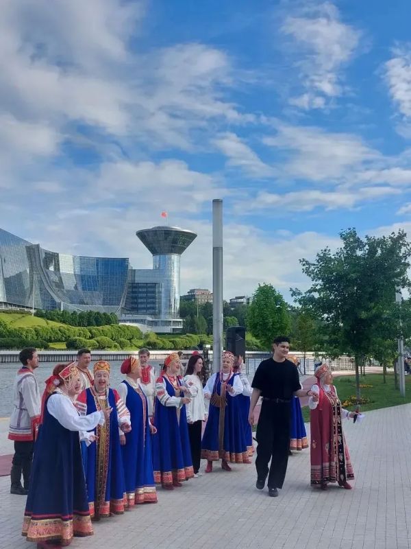 #ПрямоСейчас на Живописной набережной в Павшинской пойме проходит мероприятие «Летний вечер у реки»