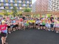 Летние школьные лагеря — время самостоятельных походов в школу и прогулок, а значит дети часто переходят дорогу и ездят на велосипедах